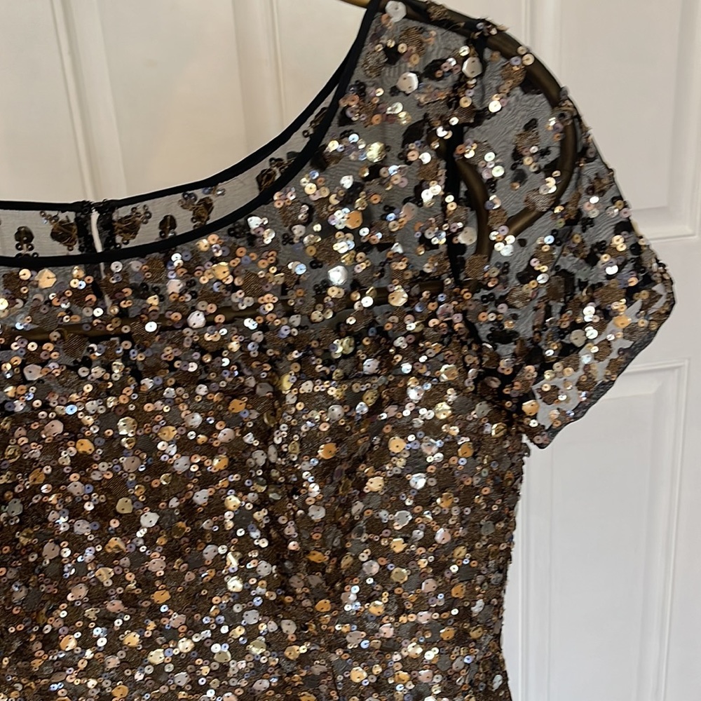 Carolina Herrera Gold and Ivory Sequin Midi Dress with Short Sleeves - Picture 7 of 7